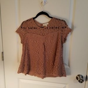 🎃 Rose lace top.